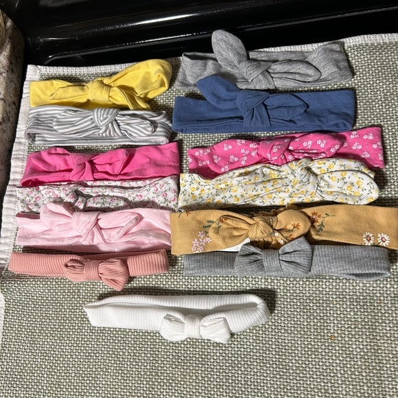 Assorted Baby Headbands with Bows and Flowers - Picture 13 of 14